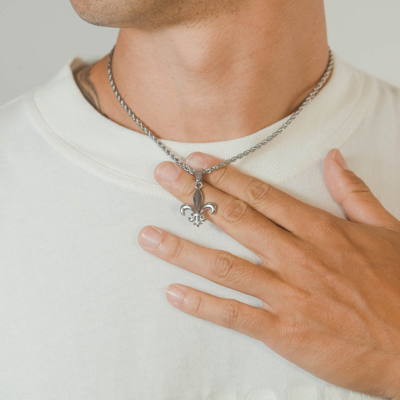 Fleur-de-Lis Pendant - White Gold